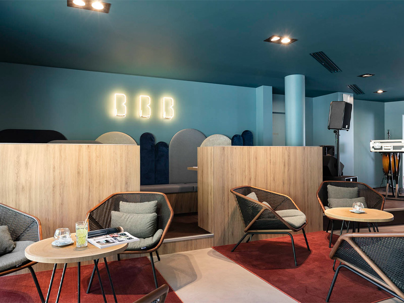 Black-bass-bar-cocktail-banquette