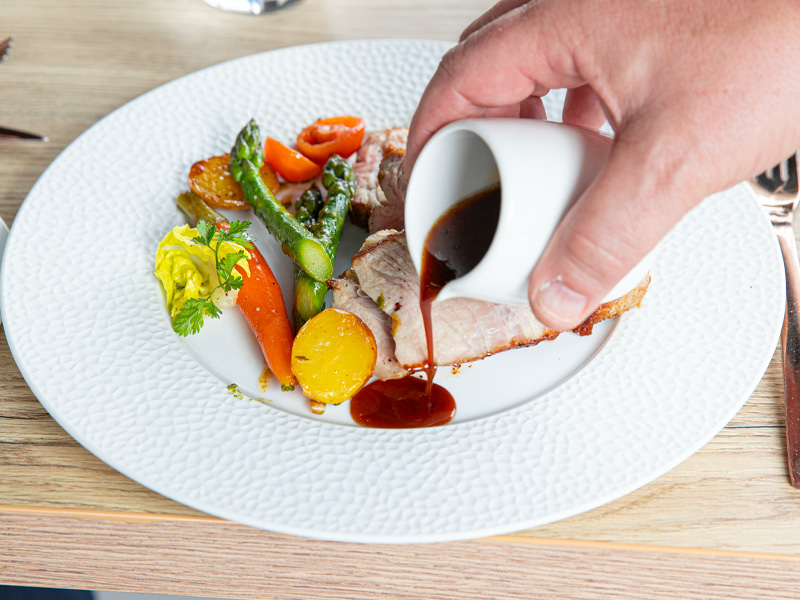 Black-bass-restaurant-service