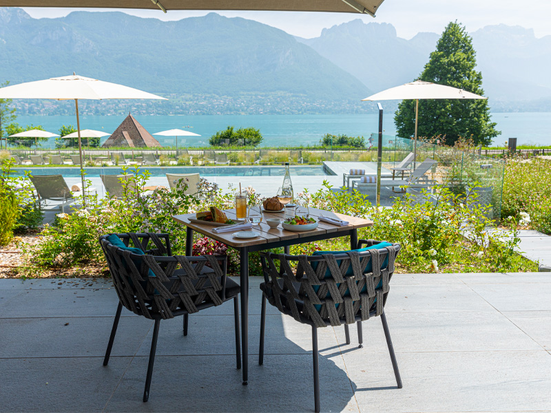 Black-bass-restaurant-vue-lac